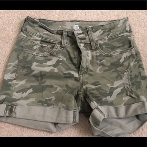 midi camo shorts